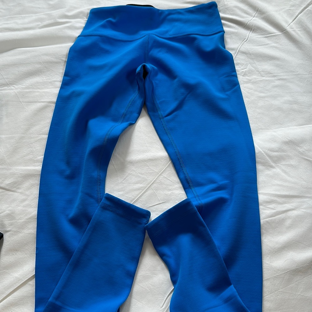 Lulu lemon size 4